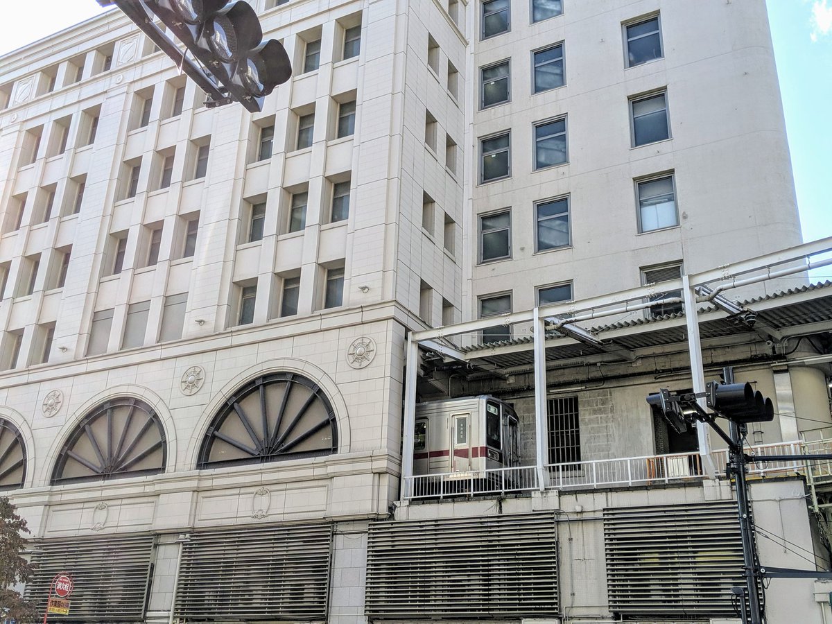 紫花みやび 浅草駅は他の関東私鉄にはない関西チックなところありますよね ちょっと南海なんば駅っぽいですよね