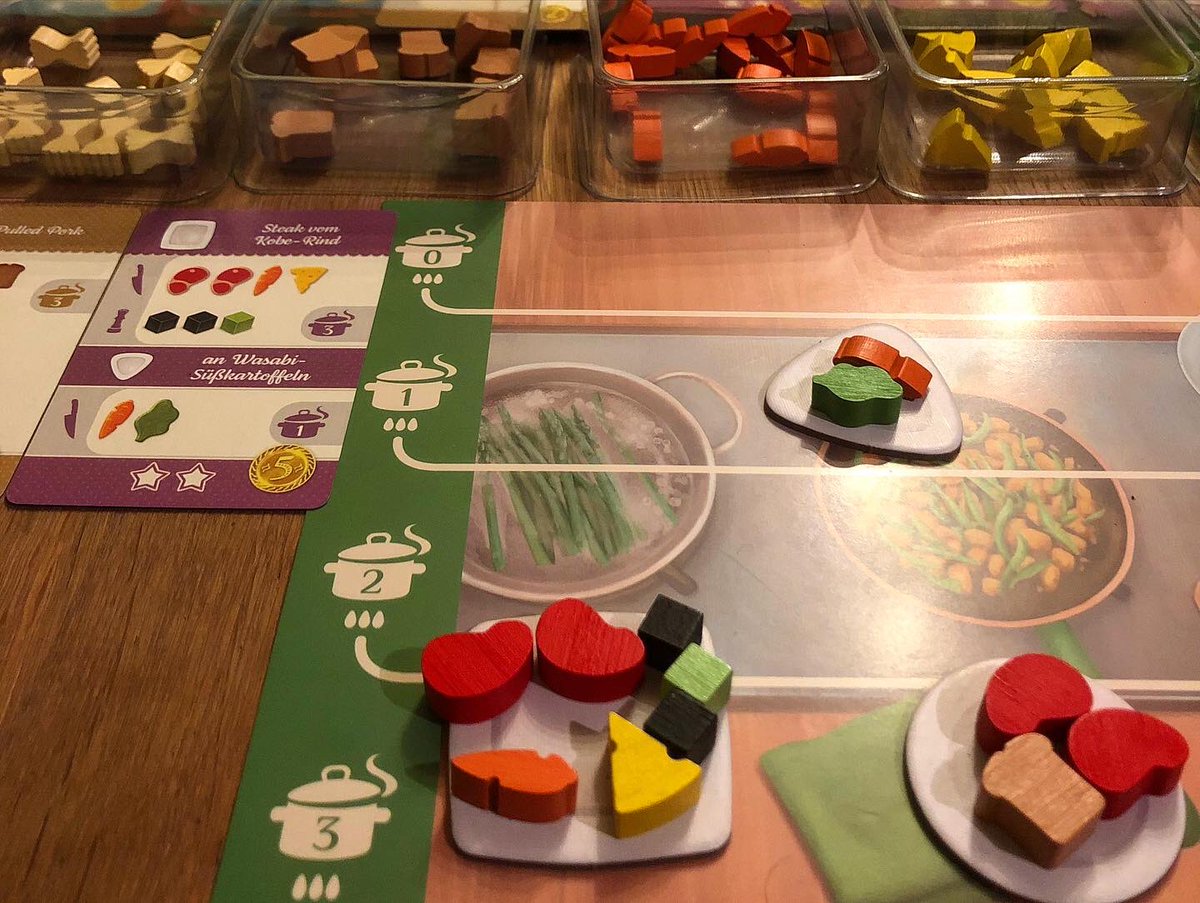 GrisuSpielteufl's tweet image. Ein toller erste halber Tag geht vorbei. Neben dem Highlight des Tages #FantastischeReiche kam heute #RajasOfTheGanges, #KitchenRush und ne Gute Nacht Partie #Karuba auf den Tisch. In der Küchen haben wir ganze 3h richtig gerockt. 👨‍🍳 
Ein wirklich schöner &amp;amp; sehr lustiger Start!