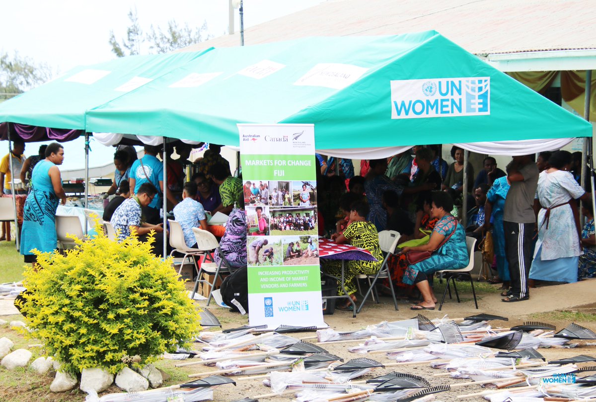 unwomenpacific's tweet photo. Heartfelt VINAKA (🙏) to our #IDRW2020 partners including Fiji’s Ministry for Local Government, @SCC, @FAO &amp; @UNDP_Pacific for a successful event at #VuniseaMarket to support continued efforts in #TCHarold &amp; #COVID19 responses. @dfat, @mfat &amp; @CanadaDev support #MarketsForChange https://t.co/7l8ekfZtTS