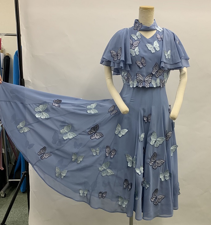 乃木坂46「シンクロニシティ」の時の衣装です❗️ 絶妙な透け感と