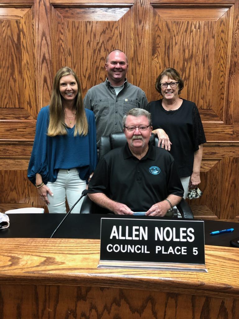 MatthewNoles's tweet photo. After 28 years as a Muscle Shoals City Councilman, dad's public service career came to an end tonight! What a run! Super proud of him! https://t.co/lsz2Aa4Hqw