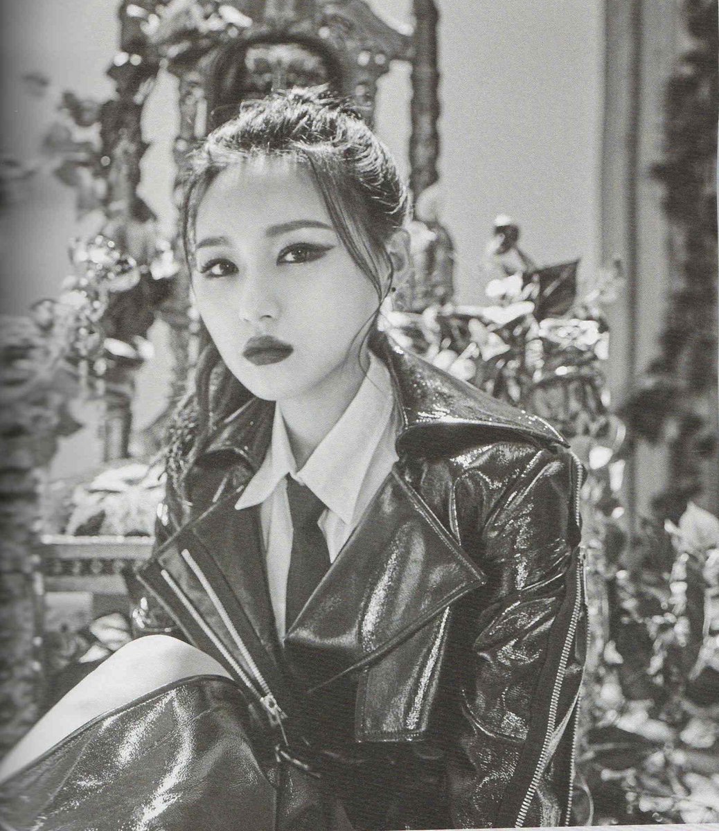 idolscans's tweet photo. Siyeon "Raid of the Dream" Scans 

#siyeon #dreamcatcher #kpop #kpopscans https://t.co/XdMbnTWP4v