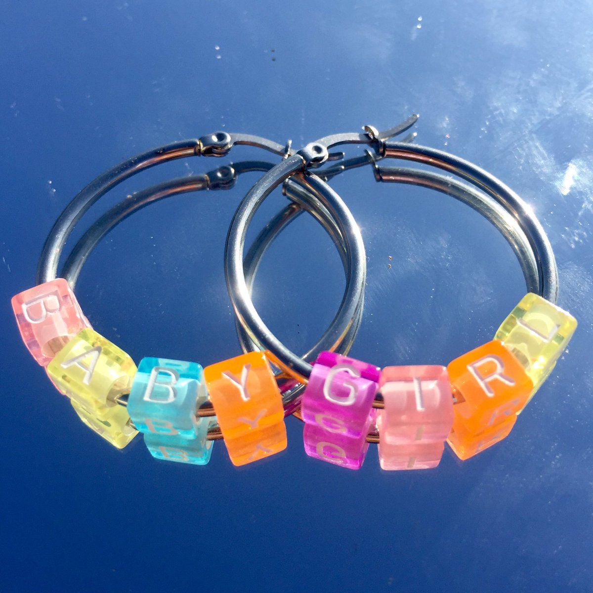 KRZCORNER's tweet photo. LETTER BEAD HOOP EARRINGS

Customize your own hoop earrings for only ₱ 100.00 ✨

— 3-5 Letter Beads
— Add ₱ 3.00 for extra letters
— Multiple letter beads design

Limited stocks so order now! 💜 https://t.co/qaRkhjHuTr