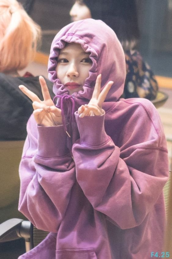 a thread of minatozaki sana& #39;s gf material pics bc why not