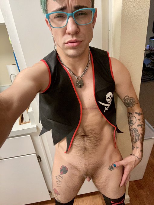 Who’s ready for some pirate porn?

https://t.co/gXSS16Xtps 

https://t.co/Cpkb4FwUCX

#ftmporn #gay #transporn