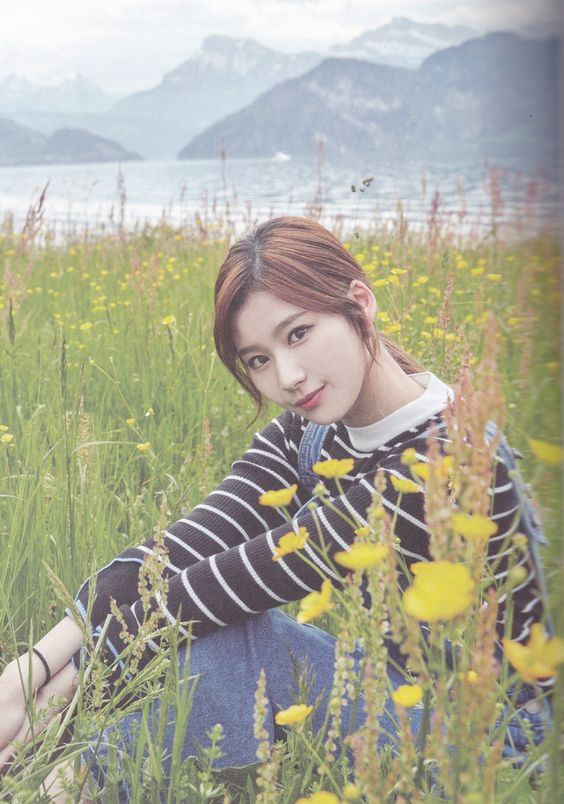 a thread of minatozaki sana& #39;s gf material pics bc why not