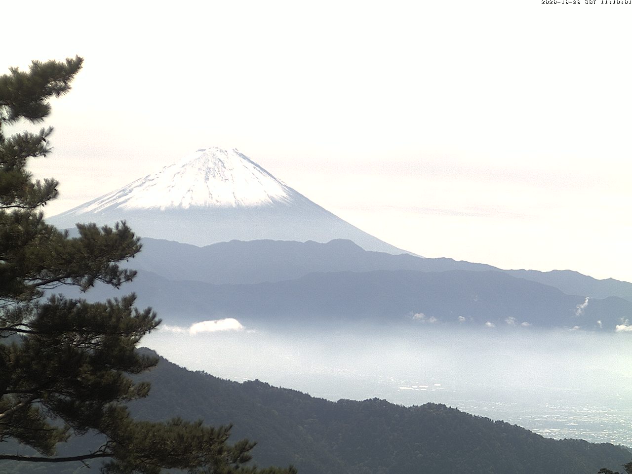 ライブカメラ検索マップ 10 11 10ごろの 甲府盆地 と 富士山 の様子 空が白飛びしていますが 水墨画っぽくていい感じです ライブカメラを見る T Co Ikgzib935b 甲府盆地 と富士山ライブカメラと雨雲レーダー 山梨県甲府市