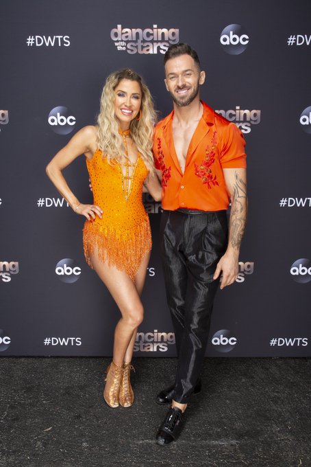 Kaitlyn Bristowe - Jason Tartick - FAN Forum - Dancing With The Stars Season 29 - Discussion - Page 5 EkvRtG_XgAAUlf9