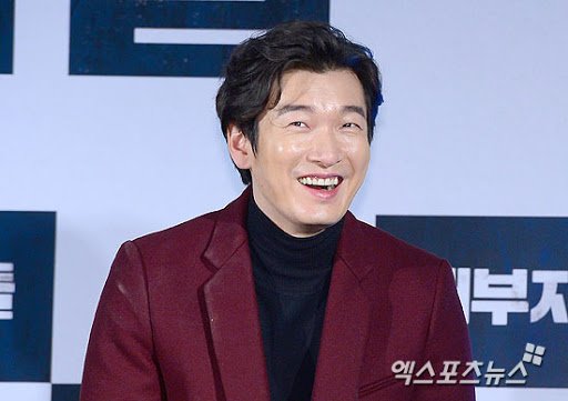 150명 프리허그 -> 결과(파데 다 묻음