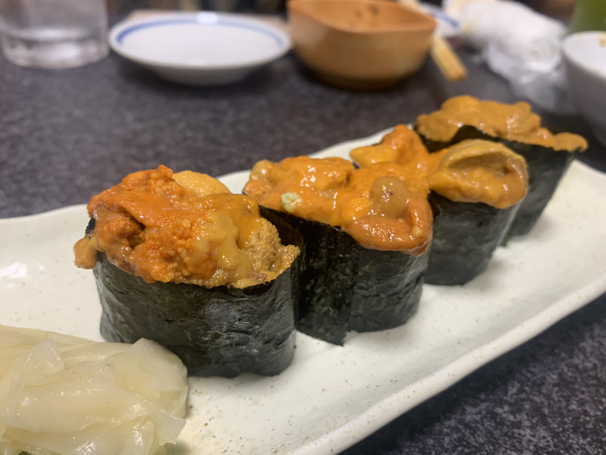 ウニフォルダ すしざんまい でうにざんまい ウニの造りもウニ軍艦も 雑味なくかなり美味しい そして 忘れてはいけないのがウニ の細巻き これ テイクアウトもできるので時々買って帰ってます 家でも食べられる貴重なウニ手札です T Co