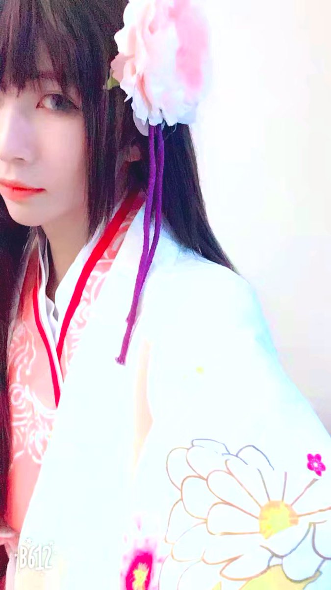 Megan33721163's tweet photo. 突然想起这套衣服真的贼重（猫猫叹气�� https://t.co/z8Iz42gUoH