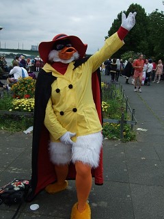 //

So as I'm looking up Negaduck pics..

I come across a rare sight by our bad boy with the chainsaw sometimes.~