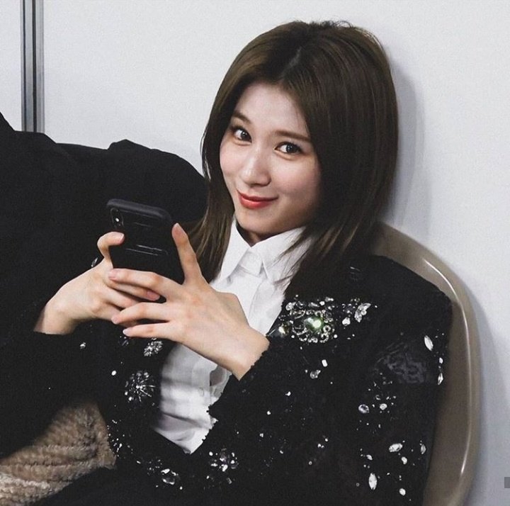 a thread of minatozaki sana& #39;s gf material pics bc why not