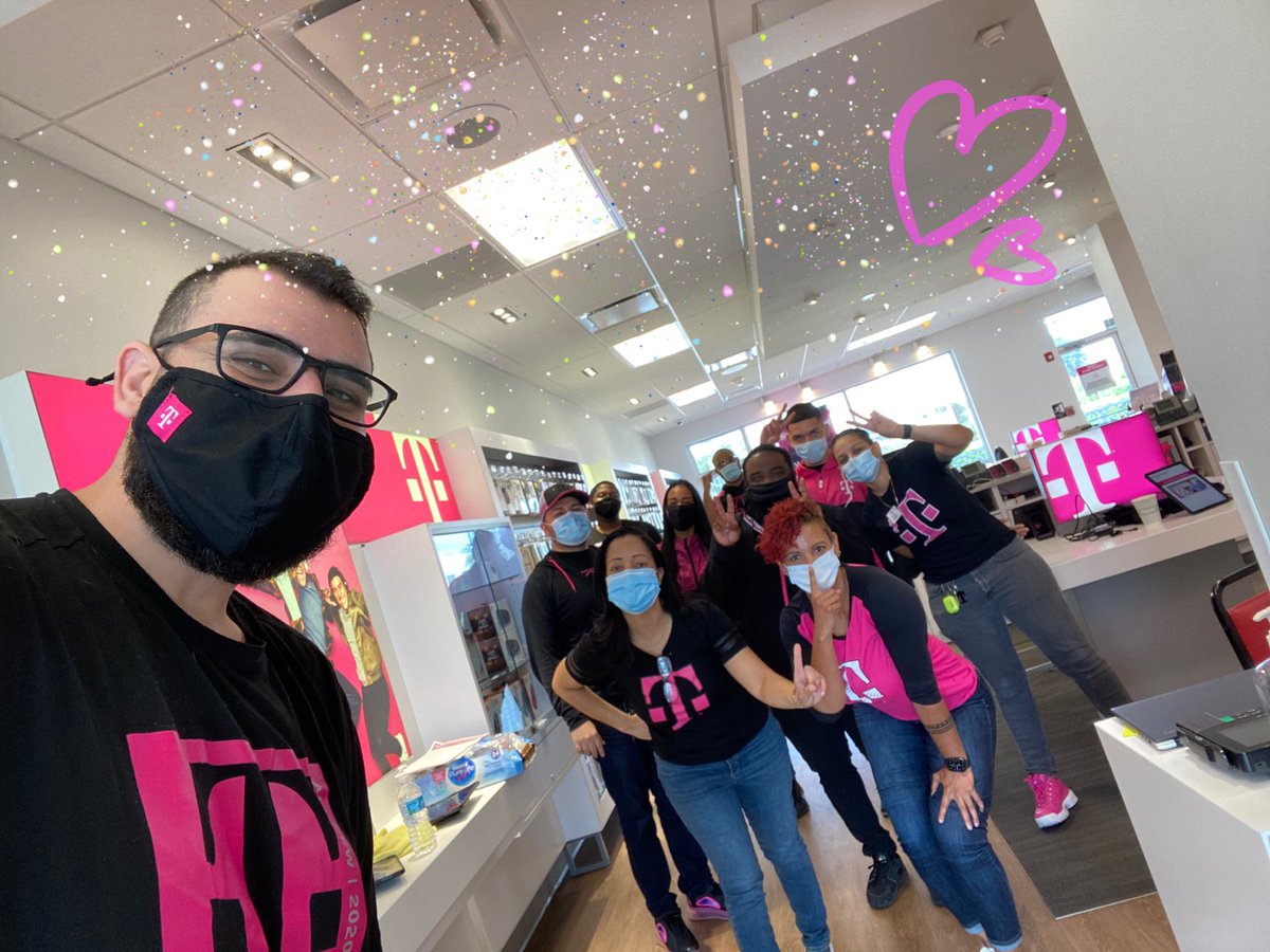 Shouting out our team for demonstrating a lot of knowledge and passion in our 5G Network Celebration!! Stores 5338 &amp; 4SFH #OrlandoElite  <a href="/TMobile/">T-Mobile</a> 5G even bigger, better, built right! #Uncarrier  #iLoveTMobile  #5GSweetSpot <a href="/TMobileGear/">TMobile Gear</a> ⁦<a href="/BrittanySegura9/">Brittany Segura</a>⁩ ⁦<a href="/ARod_013/">Andrés R.</a>⁩