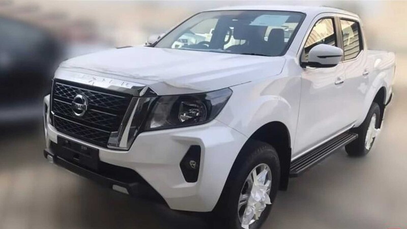 ¡Así luce la nueva #NissanNP300 #Frontier 2021! 😱 Captada en Tailandia, promete cambios significantes en exterior y un debut inesperado en cualquier momento 😍 👉 https://t.co/TC4ROLntto @Nissan_mx https://t.co/3kX5glaRHJ