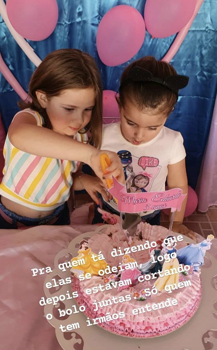 ittwres's tweet photo. Maria Eduarda e Maria Antonia atualizando o meme  

                   Briga                    União https://t.co/UUi0zrYkly