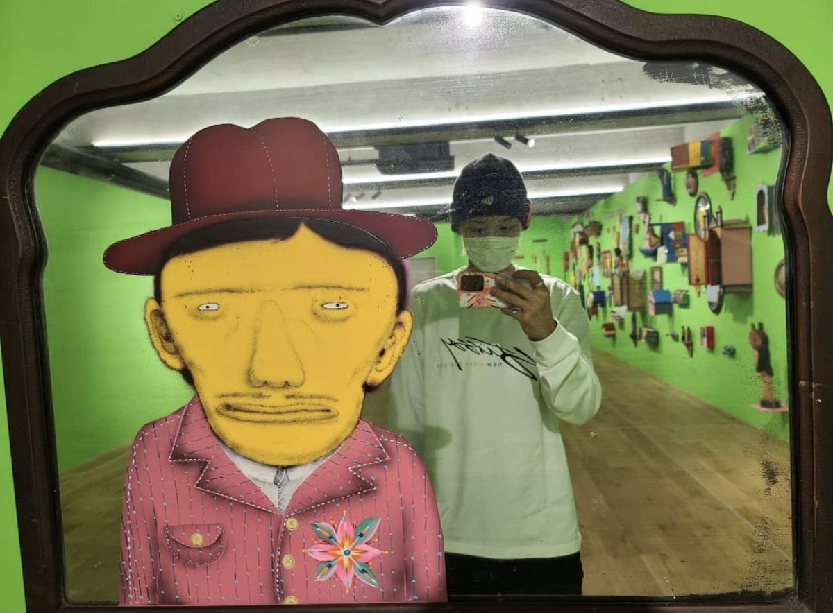  #CHANYEOL visited the Osgemeos "You are my guest" exhibit last July in Seoul. Baekhyun and DJ Raiden also went to visit. #찬열