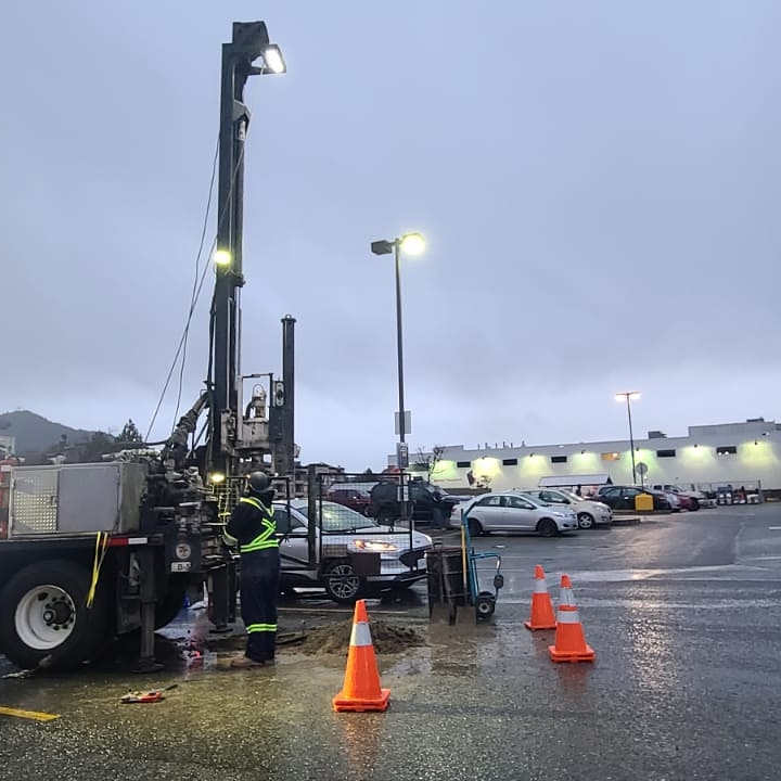 VanMarsDrilling's tweet photo. One of our crews drilling into the evening to get the job done. All of our drills are outfitted with extensive lighting systems to carry into the evening when tomorrow is just not an option.

https://t.co/lhjo0VMzmF 
#vanmarsdrilling #wegothedistance https://t.co/ab1OqhqxJU