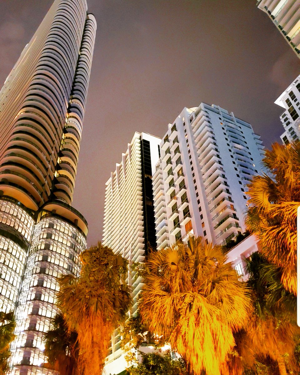 MagicCityPhotos's tweet photo. #Brickell #Miami #Florida #visitmiami #tallbuildings #downtownmiami #MiamiNights #citylife #mymiami #nightphotography #nightsky #Miamisummer #southflorida #bestofMiami #travelphotography #americanCities #floridalife  #livingluxury #photoeveryday #photos #MagicCityPhotography https://t.co/uR6FMkGKgM