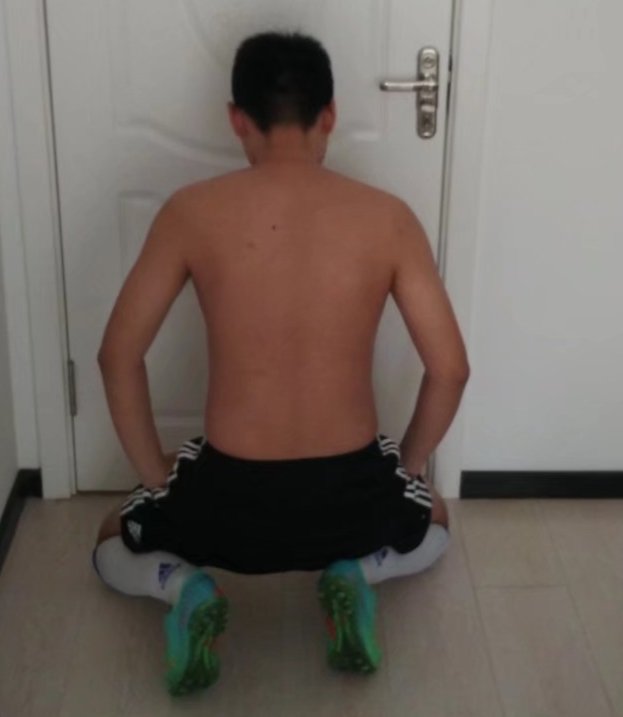 qiuwage's tweet photo. 踢球输了 被罚面门思过 https://t.co/SOqK5gHoMF