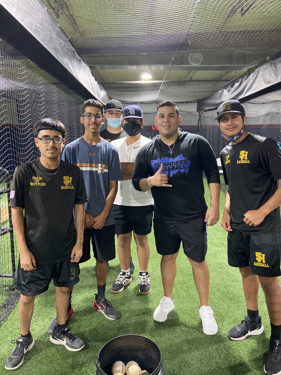 MrNSHH's tweet photo. Huge thank you to my boy @esanchez_1022  for coming to work with our boys from Sam Houston. The boys were really excited after the lesson. Ready for the next one. Also thank you to Greg Almaguer at Line Drive Baseball Academy for welcoming us and making it feel like home. https://t.co/UxXztXxuYo
