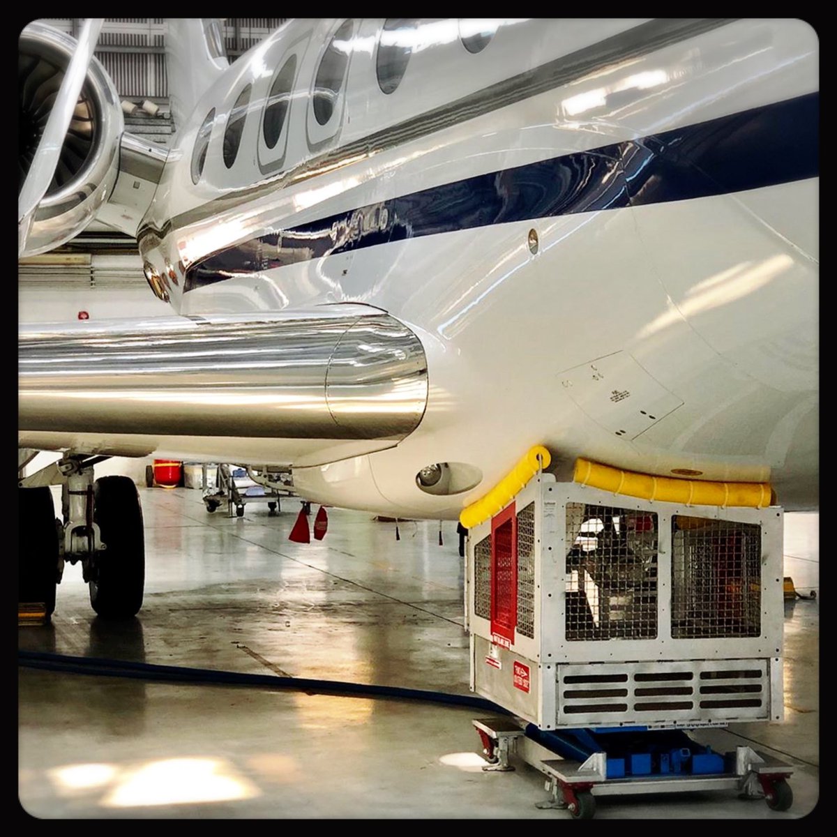 ultimate_kaiser's tweet image. Engineers, mechanics and crew...making sure everything is safe and clean. Prepped and ready to set.

#maintenance #g650 #gulfstream

#theultimatekaiser #thoseintheknowwillapprexiate #superyummylicious

#hongkongfoodie #hkfoodie #hkfood #taiwanfoodie #taiwanfood
