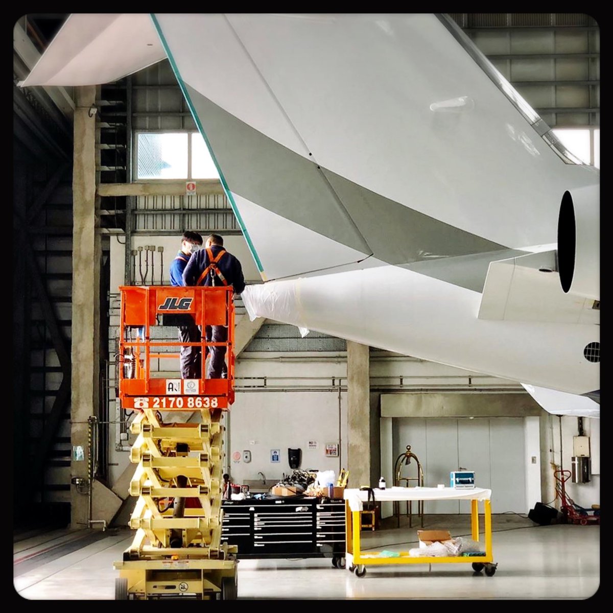 ultimate_kaiser's tweet image. Engineers, mechanics and crew...making sure everything is safe and clean. Prepped and ready to set.

#maintenance #g650 #gulfstream

#theultimatekaiser #thoseintheknowwillapprexiate #superyummylicious

#hongkongfoodie #hkfoodie #hkfood #taiwanfoodie #taiwanfood