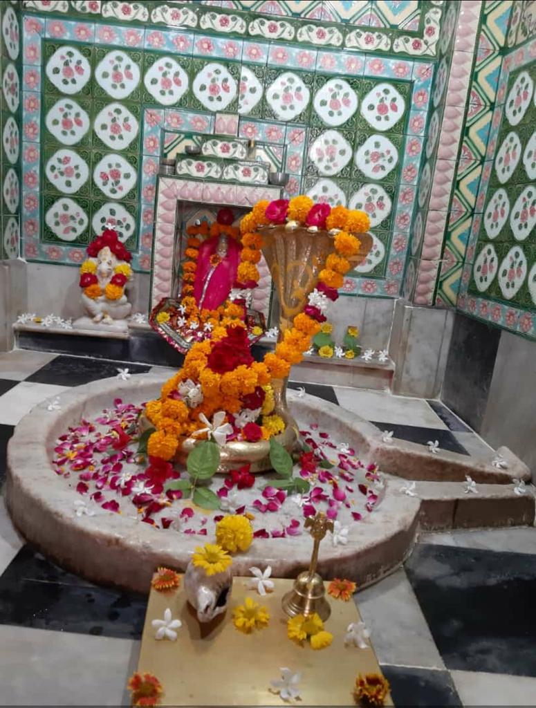 भलाई करते रहिए
बहते पानी की तरह
बुराई खुद ही
किनारे लग जायेगी
कचरे की तरह।
https://t.co/xTGw5pxgBk
#हर_हर_महादेव #महादेवकेपुजारी #सुप्रभात #महादेव #भोले #शिव #मंगलवार #goodmorning #lordshiva
#नवरात्री #हर_हर_महादेव #जयअम्बे #shreebhuvneshwarmahadevdodua #dodua #sirohi https://t.co/qUHwuukyjF