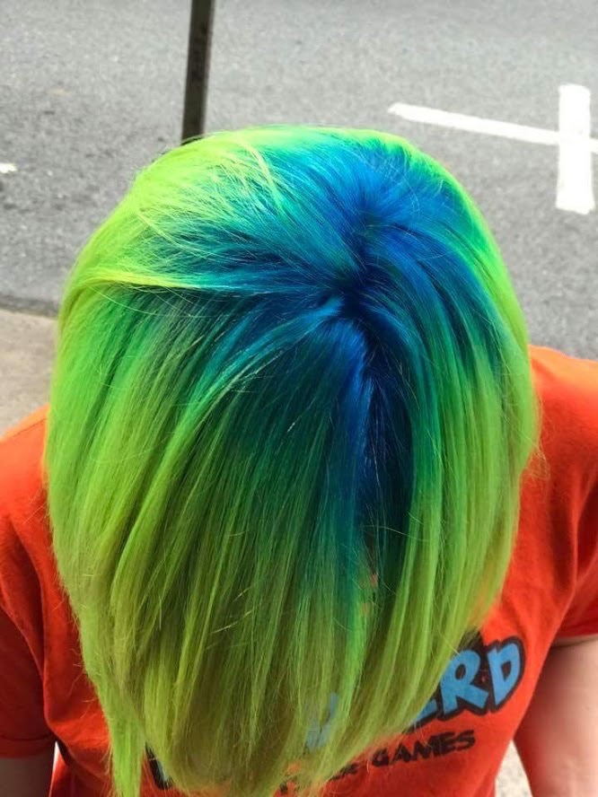 LilMissMint's tweet photo. I think a multi color root or white hair with a shadow root (replace the black with green) @BijuuMike https://t.co/JMGlcamH8f