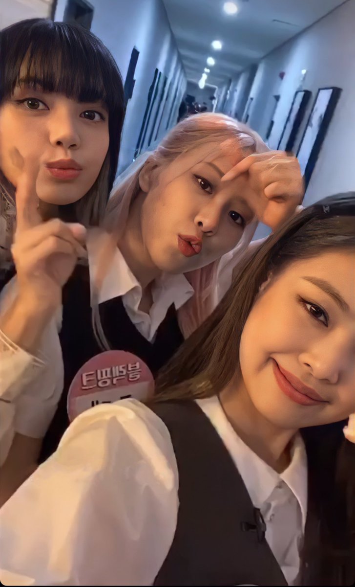 lisalareine's tweet photo. 🥺 https://t.co/ggxFkOFj2G