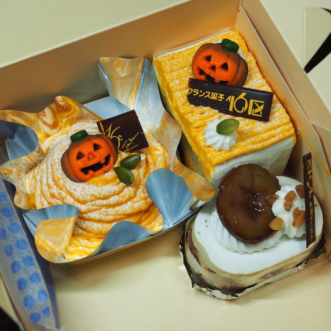 えぬ ｎ 日曜は フランス菓子16区 薬院 福岡市中央区 さんを再訪 ハロウィン商品が多く並び 生ケーキ 3個 シャルロットマロン カボチャのショートケーキ カボチャのモンブラン と焼き菓子からマロンパイ2個を購入 T Co Xqjdqacz7w