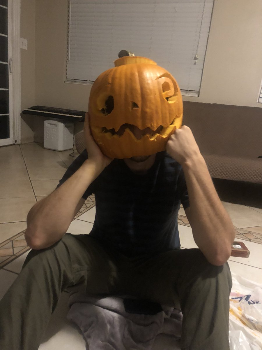 DeydaCristales's tweet photo. Spooky vibes https://t.co/7t95RYkzOj