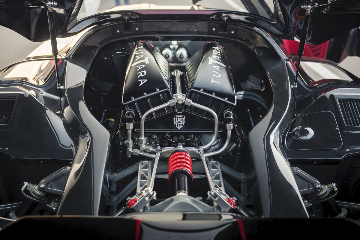 WIRED's tweet image. You&apos;re looking at the fastest car on Earth. A little over a week ago, this 1,750-horsepower SSC Tuatara zoomed to a record 331.15 miles per hour, crushing the previous record of 304 mph set last year by Bugatti: wired.trib.al/2fL7oTi
📸: James Lipman/SSC North America