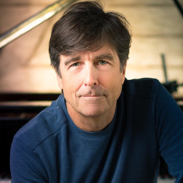 Happy 65th birthday Thomas Newman! What are some of your favourite tracks/scores by him? 