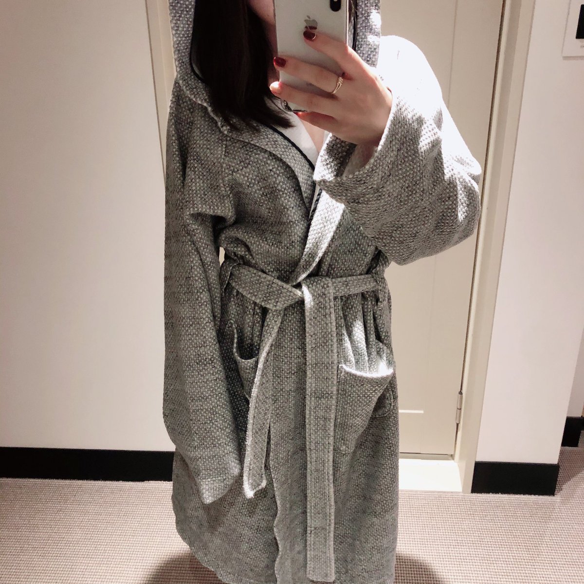 やよぴ A Twitter バスローブ史上1番かわいいtrunk Hotelのバスローブ 薄めの生地で少しオーバーサイズのゆるっとしたデザイン フードがついてるのもとってもかわいい ホテルのバスローブ 片手に赤ワインの富豪 みたいなやつ多いから普段使わないけどこれはずっと