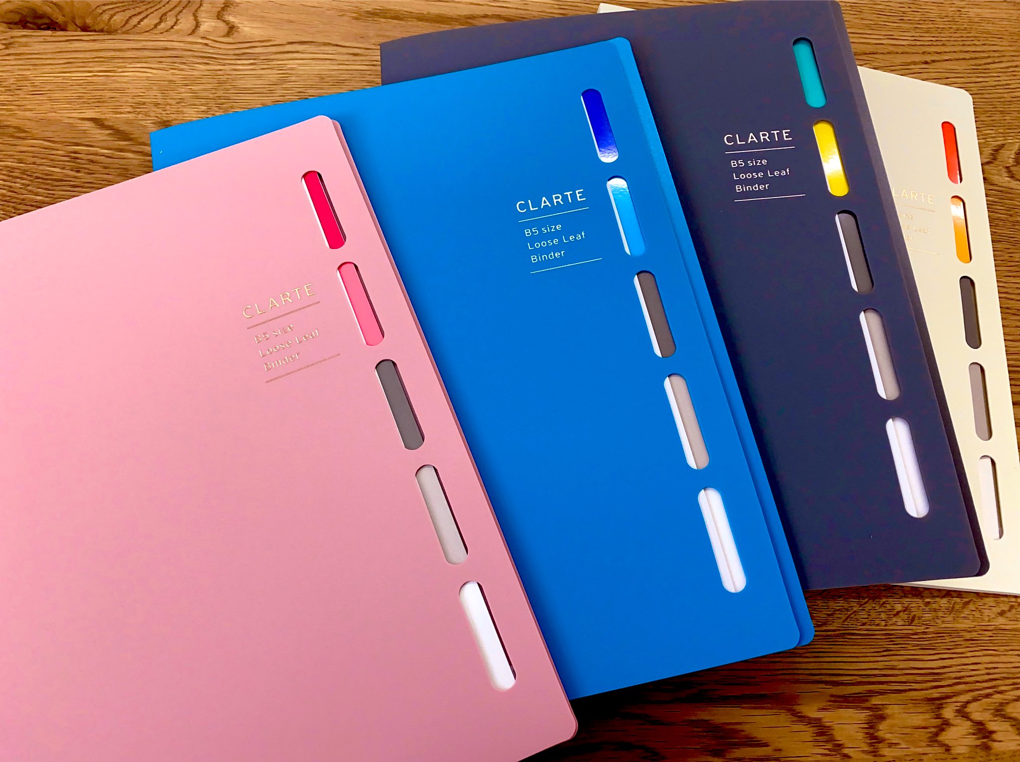 Twitter 上的 うさぎや岡山店 おしゃれなカラーリングのルーズリーフバインダーが新発売 中の仕切りの色も可愛いです 学生さんにも大人の方にもおすすめです マルマン クラルテ T Co 6tplrcy7h4 Twitter