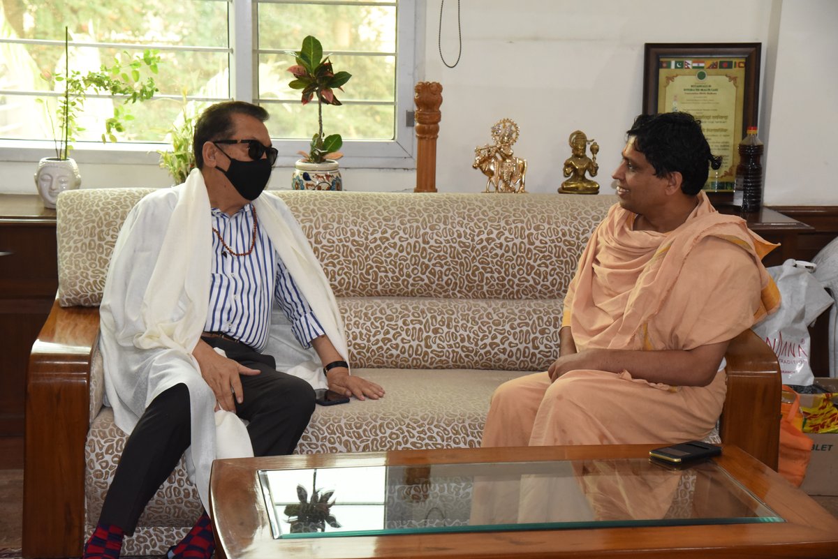 bst_official's tweet photo. #अरुणाचल_प्रदेश के माननीय उप-मुख्यमंत्री श्री चाउना मेन जी का #पतंजलि  पहुँचने पर पूज्य आचार्य जी द्वारा स्वागत किया गया, उनके द्वारा पतंजलि योगपीठ के विविध प्रकल्पों का भ्रमण किया गया और अरुणाचल प्रदेश में पतंजलि की सेवाओं को विस्तार देने का आग्रह भी किया गया https://t.co/oL6XWOhTZD