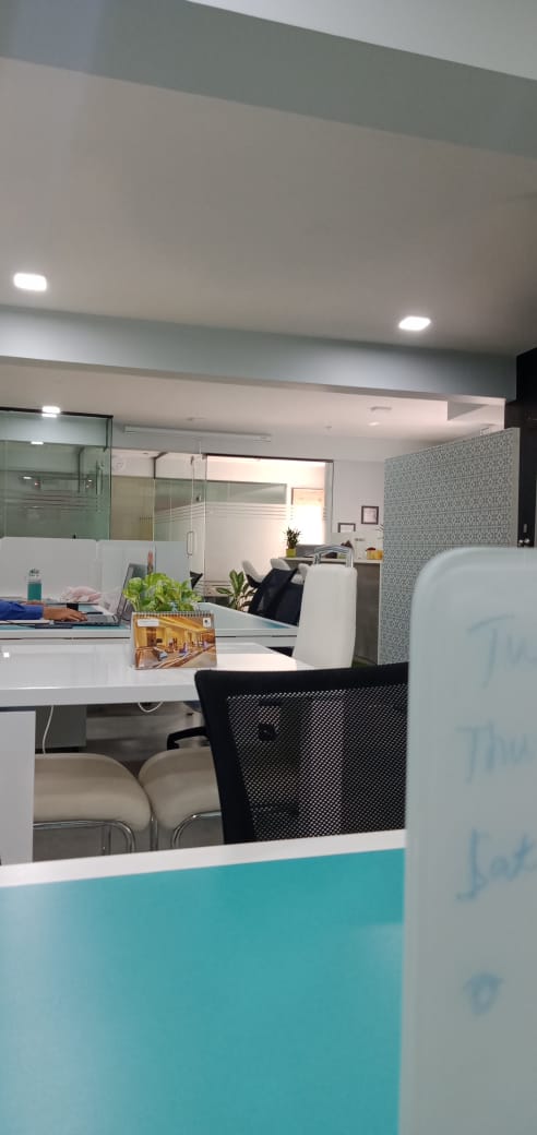 bunchworks's tweet photo. Hot seats and Boss cabins available at an exclusive discount for #startups,#Students,#freelancers,#bangalore,#hotseats,
#bosscabin,#startupsbusiness,#coworking,#richmondcircle,#bangalorecoworkingspace,#Conference.visit for details https://t.co/I8dDIOQNzq https://t.co/rLcxOajHVP
