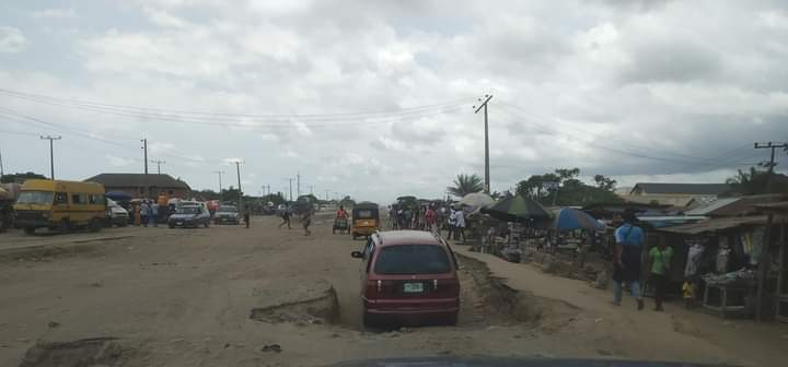 LivinginBadagry's tweet image. We are taxpayers, one of the most peaceful town in Nigeria, please don't press us to the wall, for decade now all we ask for #FixBadagryExpressway @YAYIAdeola @jidesanwoolu @followlasg @tundefashola @NigeriaGov @femigbaja @MBuhari @NGRPresident for our mothers sake @aishambuhari