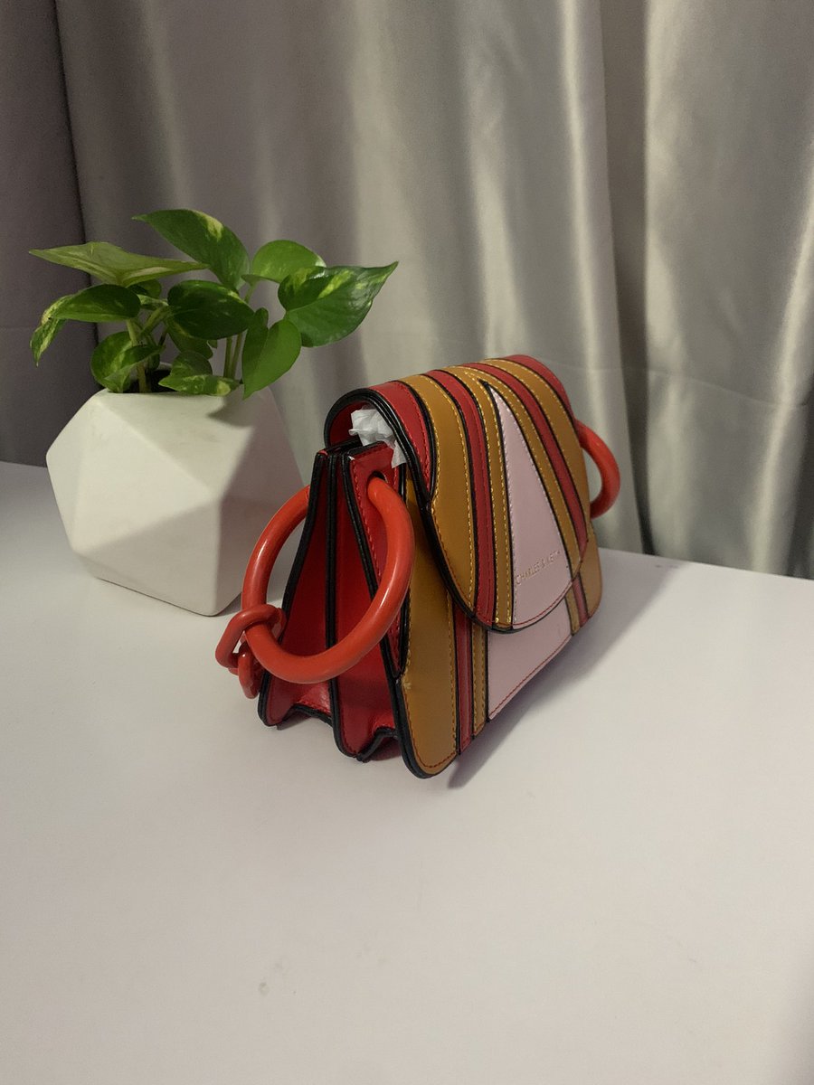 ddsventures's tweet photo. Charles and Keith mini bags available as seen.

GHS 90.00 https://t.co/z3gdlIWuk9