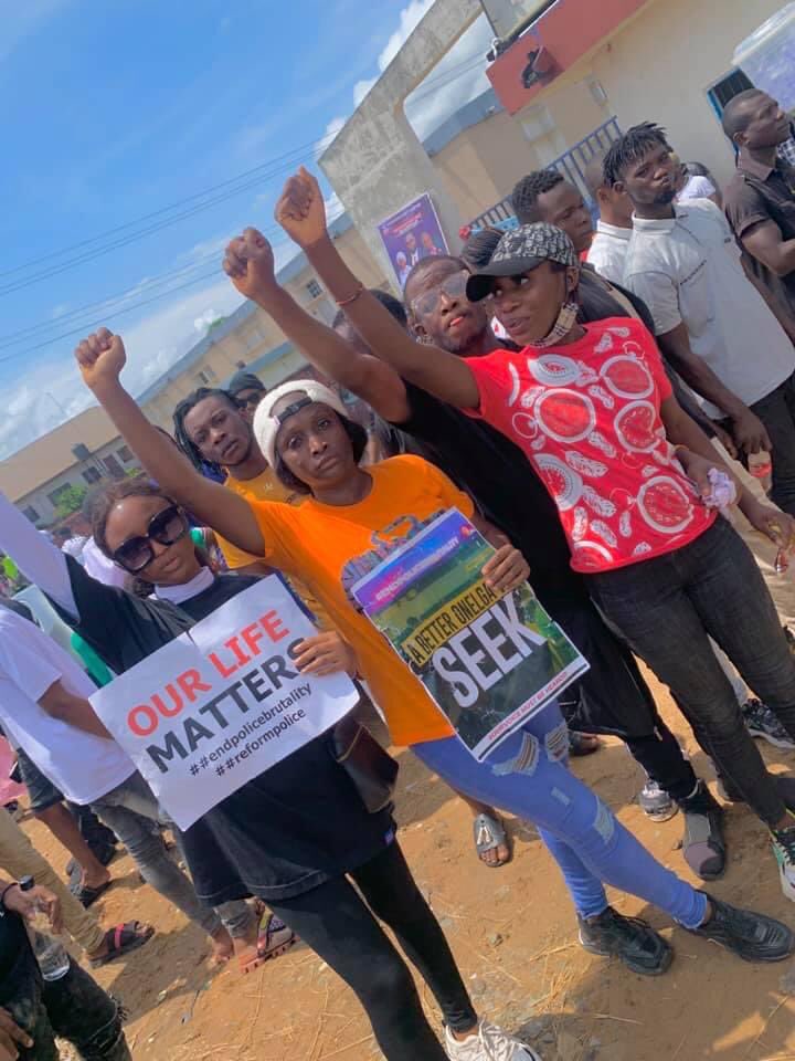 Amadije18086086's tweet image. It will cost you $0.00 to Retweet this. 
Let's have one voice and we will achieve this.. don't get tired.. together we can #EndSARS ￼ 
#EndPoliceBrutalityinNigeraNOW
  #NewProfilePic