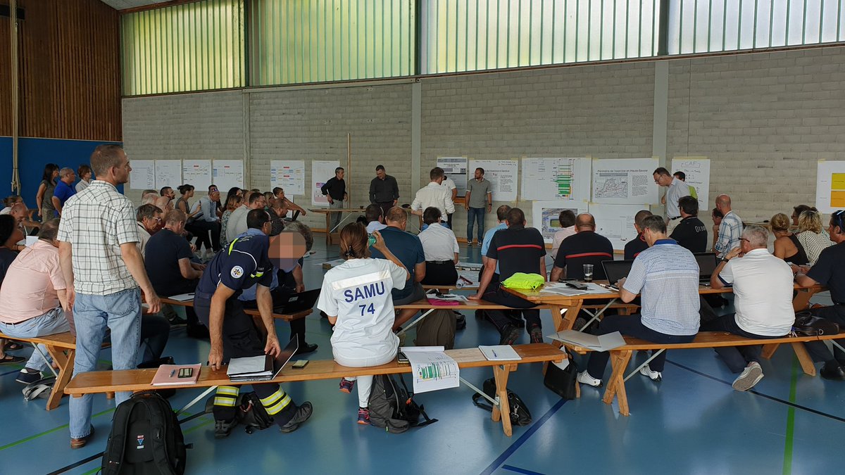 SAMU74's tweet photo. Le congrès suisse de médecine d'urgence #SSMUS #SGNOR est annulé. Mais la coopération franco-suisse en cas de catastrophe continue ➡️ Best abstract 2020 @144Geneve &amp; @SAMU_074 💪👏
@GE_ORCA @Hopitaux_unige @HopAnnecyStJu @Prefet74 @SDIS_74 #CUMP #SAMU https://t.co/EaCuGO1nRm