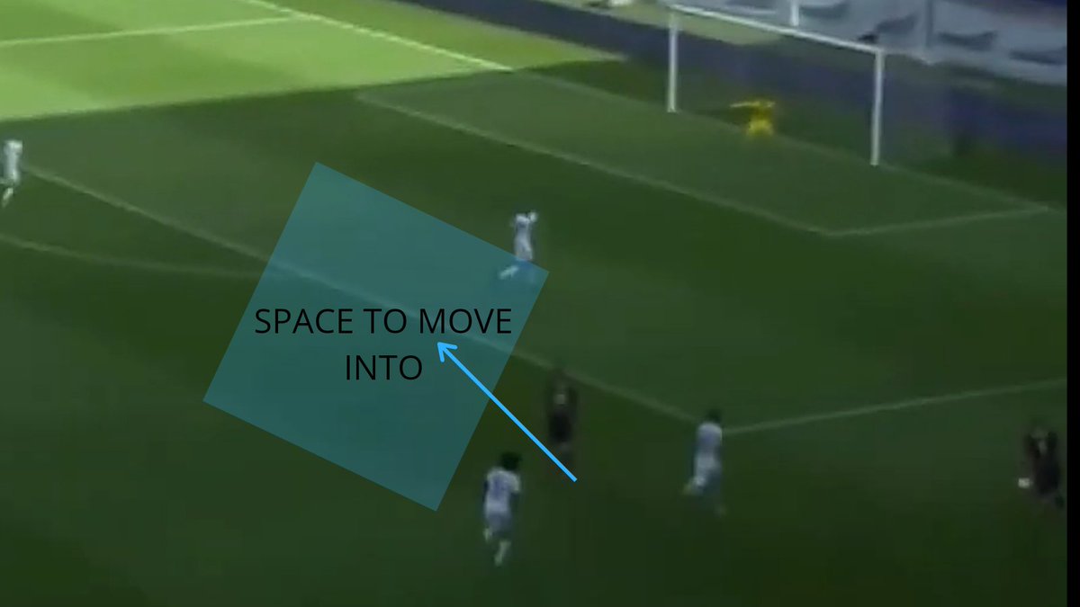 [7/18]Here, we have en example of his positioning and fomposure. Supryaga gets into space as we can see, so that a passing lane opens up for the right-winger who has an inverted role. Due to this, he is able to receive the ball at his feet rather than try to head it.