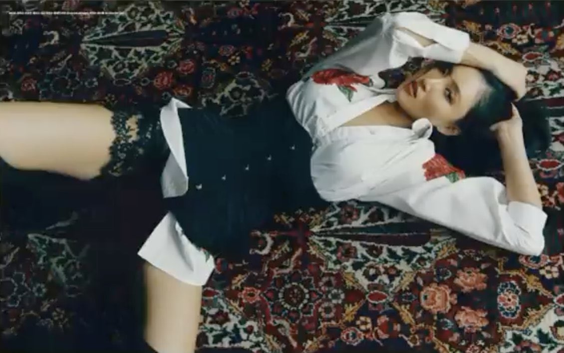 hwasagallery's tweet photo. HWASA X VOGUE https://t.co/UnWTWj24Gb