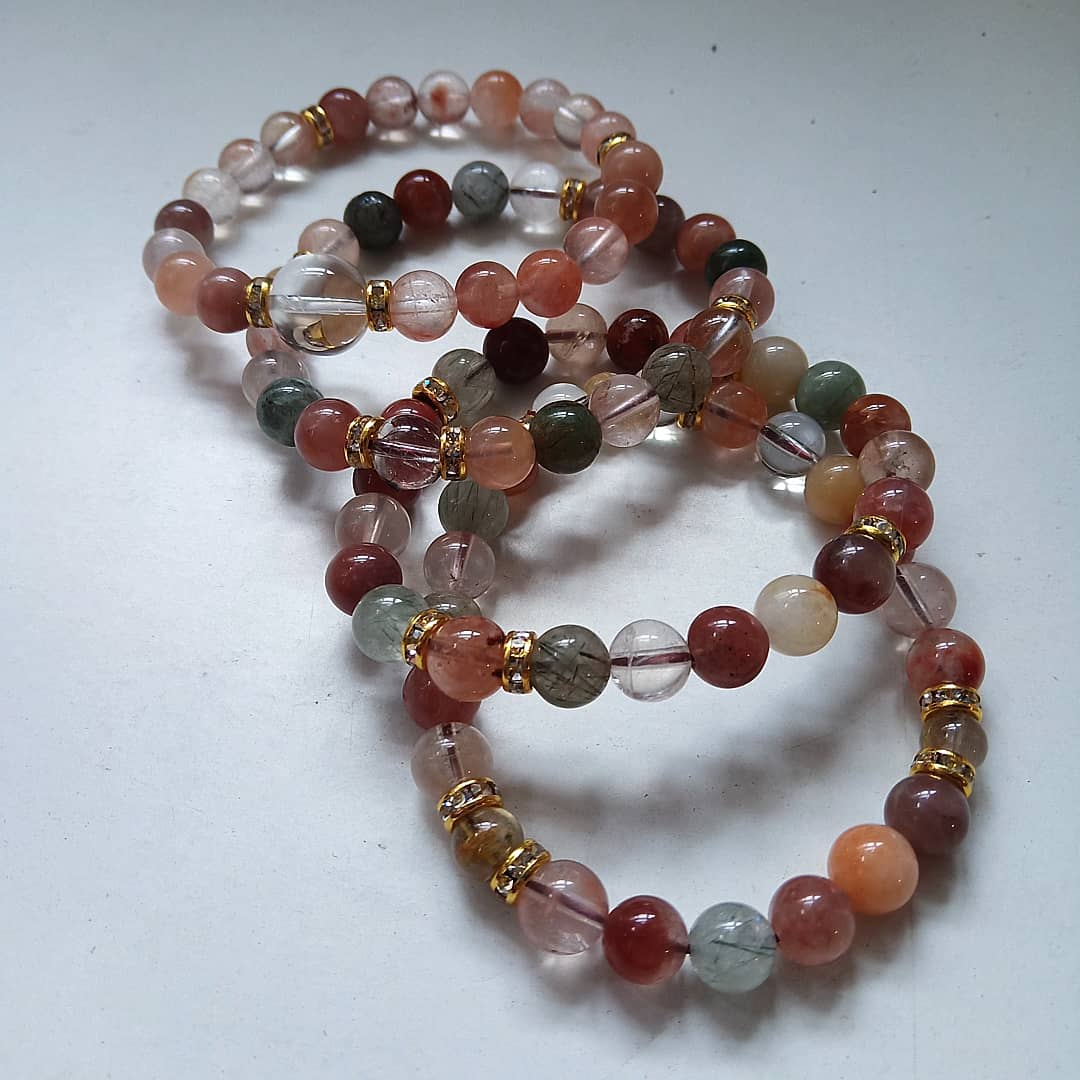 ไหมห้าสี ขนาด 8มิลค่ะ เกรดA- 
ราคาพิเศษ 360 - 400 บาท ส่งฟรี 
สนใจ ติดต่อ ไลนฺ์ chiyo_stone
รีวิวเเน่นร้านขายมากว่า 3 ปี 
#หินมงคล#ไหมห้าสี#ไชโยสโตน#chiyostone