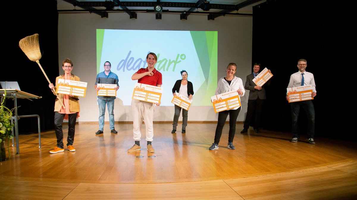 hoerbehindert's tweet photo. Herzlichen Glückwunsch Cyril Haudenschild für den 1. Platz bei #deafstart. 🥳👏Wir wünschen allen angehenden Selbständigen viel Erfolg bei der Umsetzung ihrer Geschäftsideen.
Möchtest du auch deine eigene Firma gründen? Melde dich bei: info@hoerbehindert.ch
#deafstart #gehörlos https://t.co/RBvpjujleA