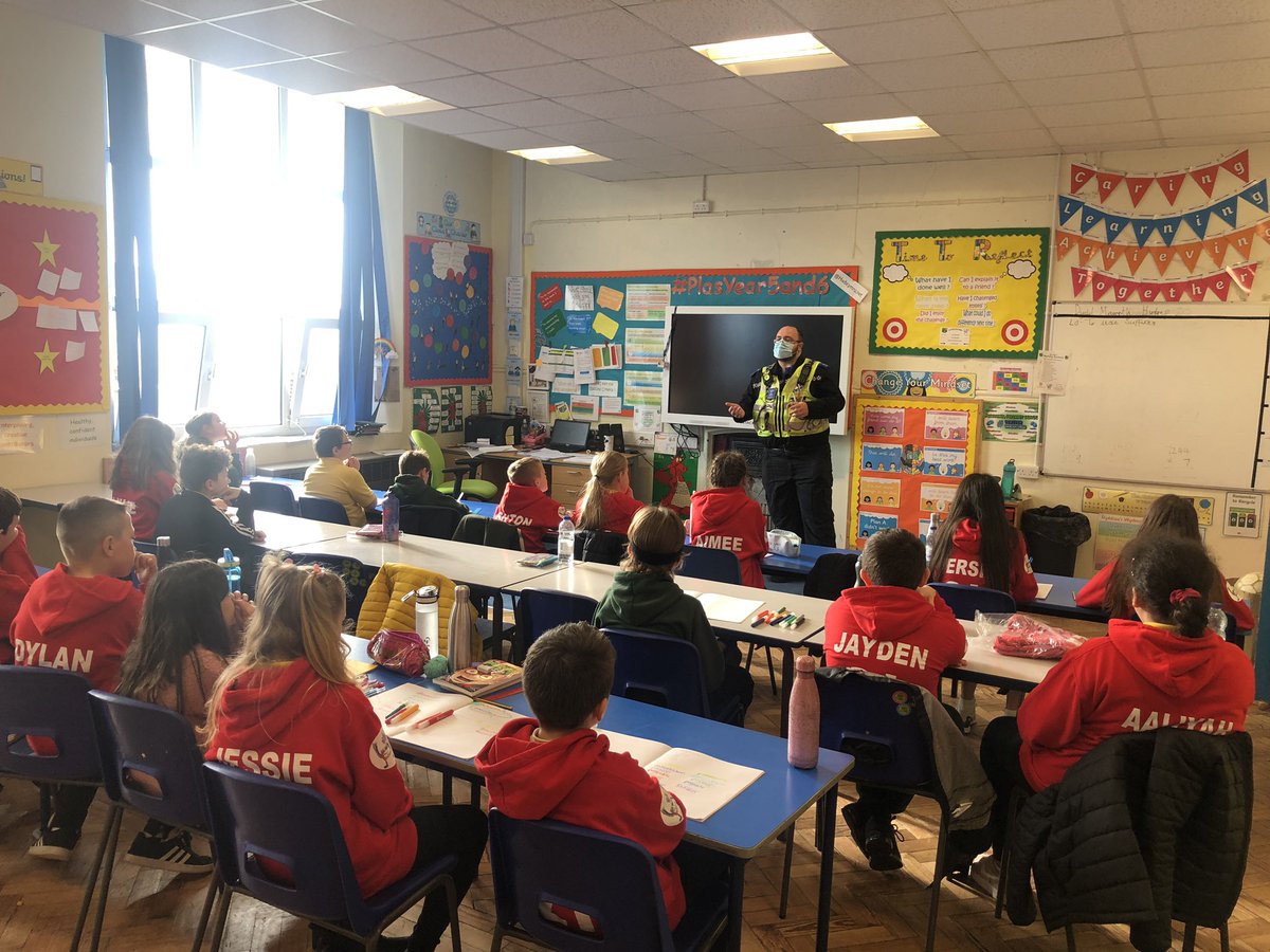 PlasmarlPrimary's tweet photo. Today PCSO Bowen came to speak to us about staying in and keeping safe during ‘lockdown’ @SWPSwansea @plasyear5and6 #PlasComm https://t.co/8EFtAaOnJb