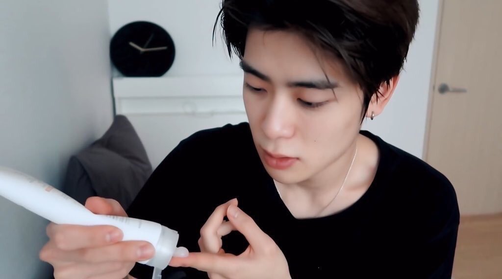 Corthe Moisture RX Recharging 
#ครีมแจฮยอน ใช้ดีมาก
ช่วยกักเก็บความชุ่มชื้นไว้ที่ผิว ทำให้ผิวชุ่มชื้นทั้งวัน รูขุมขนกระชับ ผิวกระจ่างใส ลดรอยดำ รอยแดง ลดอาการบวมช้ำใต้ตา

20ml 250฿
150ml 545฿ 
รวมส่งลทบ

#corthe #สกินแคร์เกาหลี #เครื่องสําอางเกาหลี #สกินแคร์รักษาสิว #ใช้ดีบอกต่อ