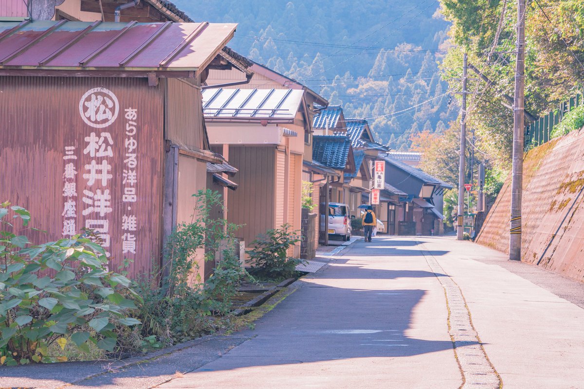 どこか懐かしくもある風景 アニメチックな田舎の街並み 話題の画像プラス