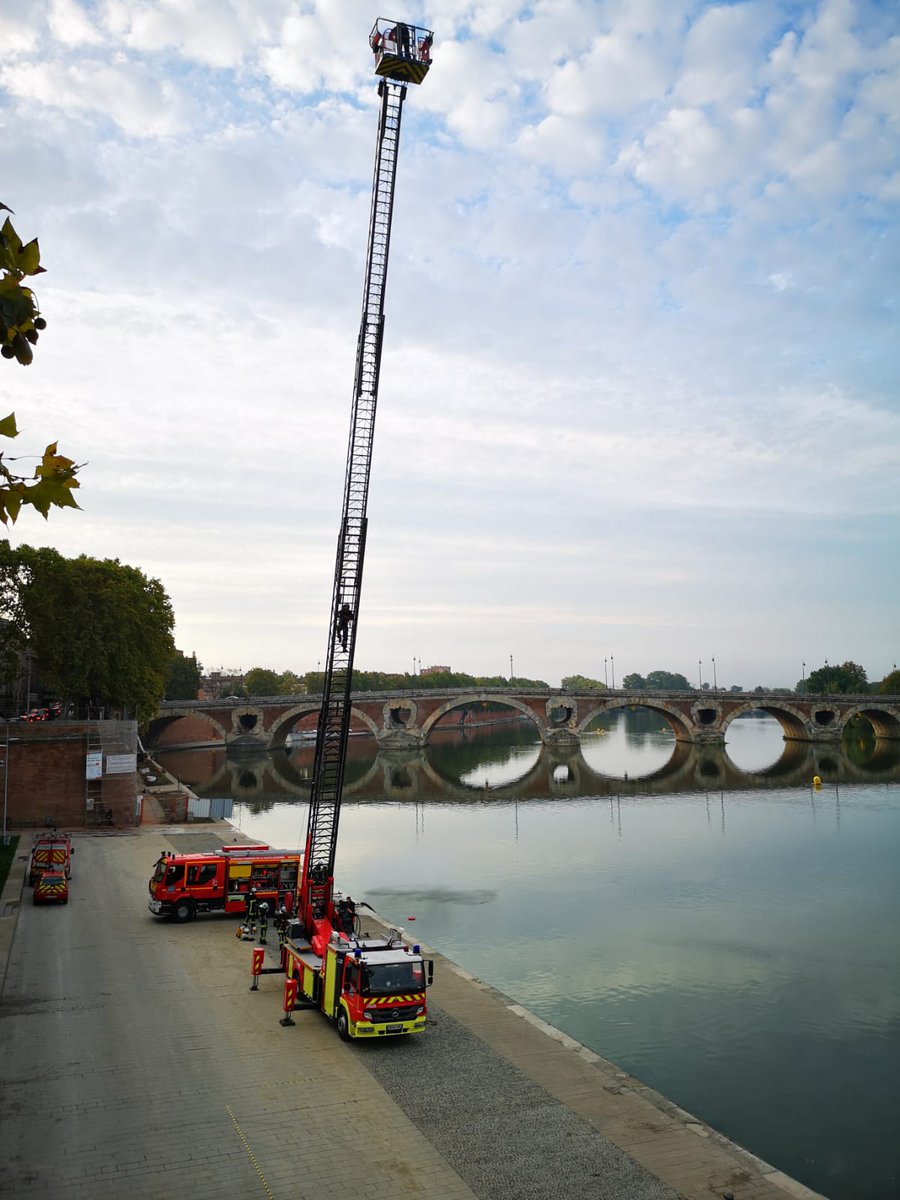 sdis31officiel's tweet photo. 10 sapeurs-#pompiers volontaires de la caserne Toulouse Lougnon ont suivi leur 1re formation incendie et finalisent ainsi leur parcours de formation d’équipier.
Bravo à eux et merci à l’ensemble des formateurs !
➡️https://t.co/Gz9u4GxbeL https://t.co/yPrfpRcf50